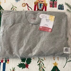 Burt's Bees Baby Heather Gray and Christmas Print jogger pajama set. New Size Sm